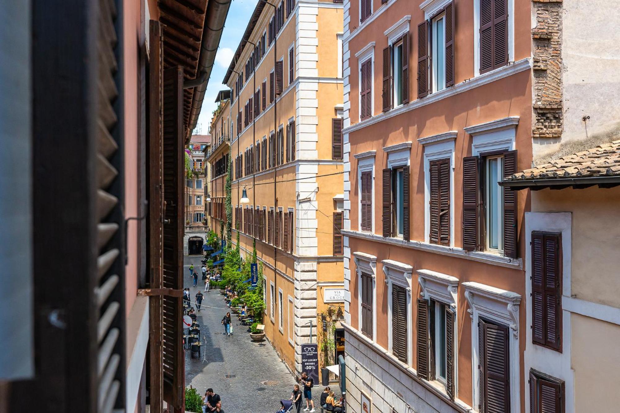 Decimo Meridio- At Spanish Steps- — Photos 1